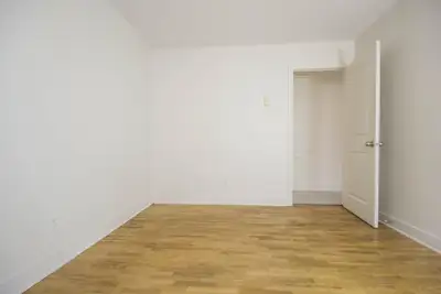 Pierrefonds Splendide 4 1/2 Renove Pierrefonds, situe dans louest de lIle, offre dinvitants et charm...