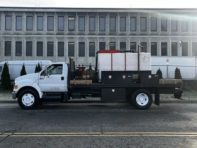 2011 Ford F750 18 Foot Cummins Manual Flatdeck in Heavy Trucks in Winnipeg - Image 7