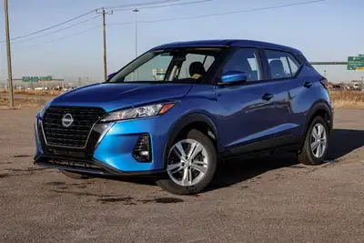 MP3 Capability,Traction Control,Auxiliary Audio Input,Floor Mats,MP3 Capability,Bluetooth Connection...