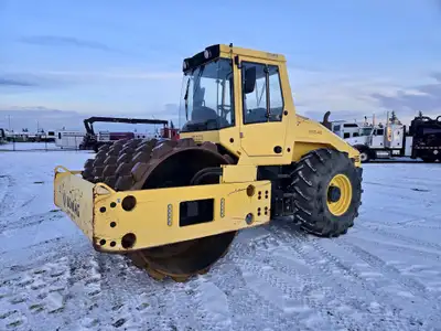 2013 Bomag PDH-40 84in. Padfoot Compactor Comes with a Cummins diesel engine, 160 hp, 1896 engine ho...