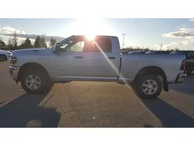 BLACK VINYL FLOOR COVERING,WHEELS: 18 X 8.0 POLISHED ALUMINUM (STD),TIRES: LT275/70R18E BSW AS (STD)...