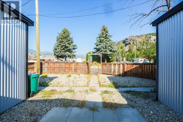 1406 FOURTH Avenue Trail, British Columbia in Houses for Sale in Nelson - Image 3