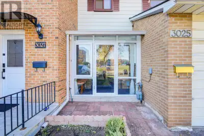 Fabulous 2-Storey Traditional Townhouse in the Heart of Scarborough!Welcome to this spacious and bri...