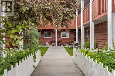 This one bedroom, one bath condo is located in charming St. Michaels Place, a well built 12 unit con...