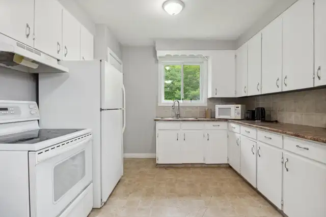 C5 MAIN - 3 BEDROOMS | FULLY FURNISHED ALL UTILITIES INCLUDE in Long Term Rentals in Moncton - Image 16