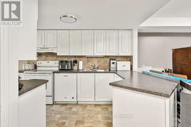 114 BONFIELD PRIVATE Ottawa, Ontario62864391220481124