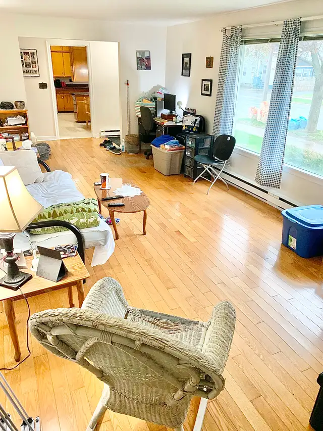 Room For Rent (Large Downtown 2 Bedroom Apartment) - March 1st