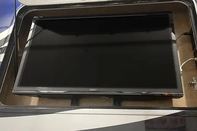 2015 Thor Chateau 33SW - Pre-Owned Super C Motorhome.  in RVs & Motorhomes in Red Deer - Image 15