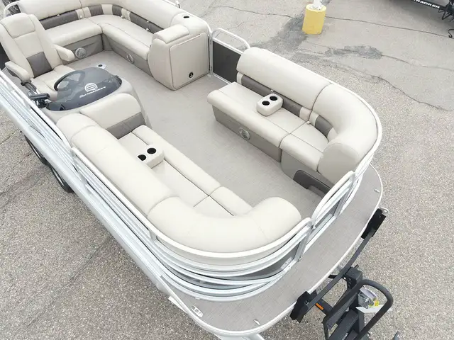 2020 Sun Tracker Party Barge 20 DLX -used pontoon boat in Powerboats & Motorboats in Prince Albert - Image 13
