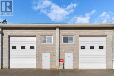 The ultimate Parksville man cave or a space to grow your trades business. 2 separate light industria...