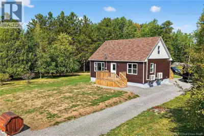 Welcome to 70 Pollett River rd., this 1.5 storey was beautifully renovated and ready for its new own...