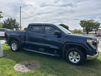 Own this rugged yet refined 2020 GMC Sierra 1500 Crew Cab 4x4, a one-owner vehicle with a pristine a... (image 3)