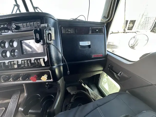 2013 KENWORTH T800 in Heavy Trucks in Saskatoon - Image 21