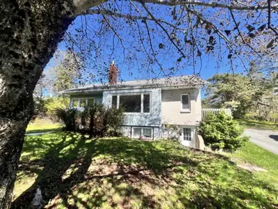 Welcome to Middle Sackville! 2123 Sackville Drive, Middle Sackville NS Please note there is a separa...