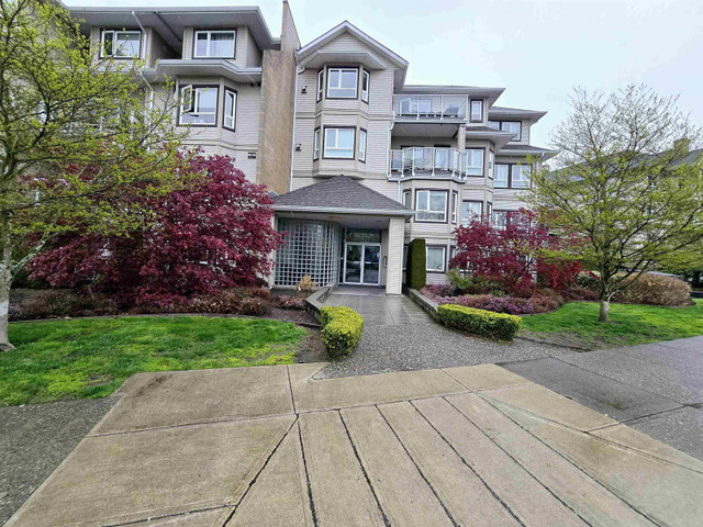 113 8142 120A STREET Surrey, British Columbia in Condos for Sale in Delta/Surrey/Langley - Image 2