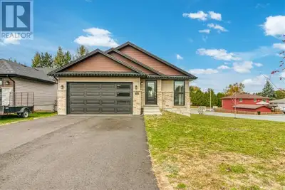 FANTASTIC, BRIGHT, Eco-Smart 3 YEAR OLD BUNGALOW IN QUIET GARSON NEIGHBOURHOOD. Freshly painted, 2 +...