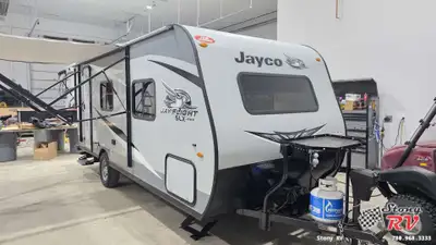 Stony RV is offering this 2020 Jayco Jay Flight SLX 195RB, a compact and easy-to-tow travel trailer...