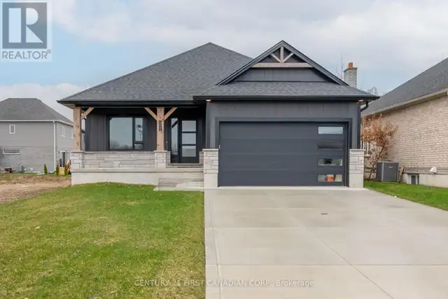 21 HAMILTON STREET North Middlesex (Ailsa Craig), Ontario in Houses for Sale in Grand Bend - Image 2
