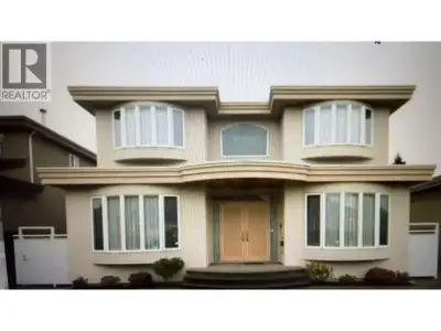 Brand New 3 bedrooms, 2 bathrooms 900 sf Laneway House at the best location in Van West. Functional...