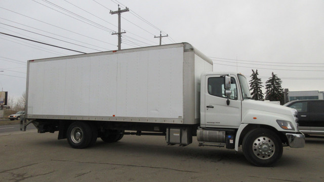 2018 Hino 268 4X2 VAN WITH 24 FT BOX & POWER TAIL GATE in Cars & Trucks in Edmonton - Image 3