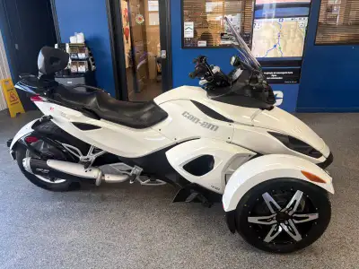 CAN AM SPYDER RSS 2010 Livraison partout au Québec et au Nouveau Brunswick. Plusieurs options de gar...