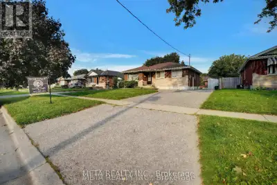 LOWER - 149 RIVERSIDE DRIVE N Oshawa (Eastdale), Ontario