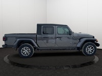 This 2026 JEEP GLADIATOR SPORT 4X4 has the following options Cloth Low-Back Bucket Seats, Remote Sta... (image 5)