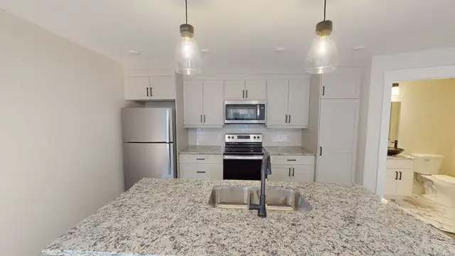 AUGUST 1ST- 2 BED, 1.5 BATH TOWNHOUSE- EN SUITE LAUNDRY63417637684099121