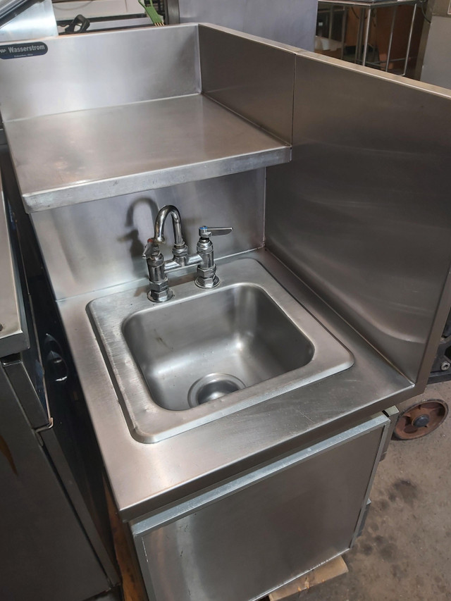 HUSSCO USED Stainless Sinks Restaurant Kitchen Equipment in Industrial Kitchen Supplies in Edmonton - Image 2