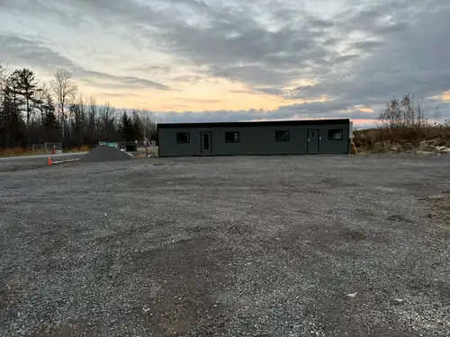 RG4 COMMERCIAL ZONING, NICELY FINISHED OFFICE TRAILER 60 FT, X 12 FT - GARAGE BAY 25X30 - APPROXIMAT...