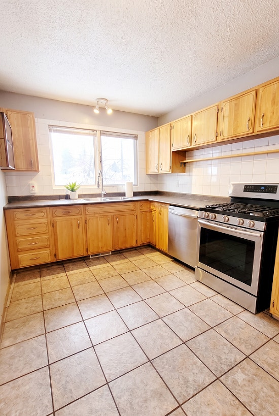 Nice 3-Bed Mainfloor Suite - Close to U of S, Saskatoon 2