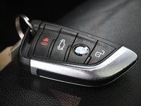 JUST TRADED! O'REGAN'S GREEN LIGHT CERTIFIED, PREMIUM ESSENTIAL, HEATED LEATHER, HEATED STEERING WHE... (image 6)