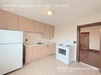 SPACIOUS 2 BED+DEN 1 BATH NEAR LITTLE ITALY! + HYDRO!