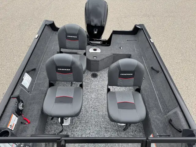 2026 TRACKER ProGuide V-16 Walk Thru fishing boat in Powerboats & Motorboats in Vernon - Image 19