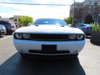 6-SPEED MANUAL - R/T Classic Pkg - WHITE ON RED INT CALL FOR APPOINTMENT 100% CANADIAN VEHICLE Visit... (image 2)