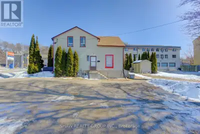 11 Simcoe St, Cambridge - Triplex Investment Opportunity. Opportunity to own a well-located triplex...