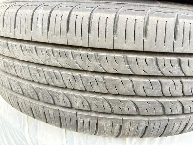 2012 Volvo XC70 aluminum rims and tires, Kumho 225-65-17 in Tires & Rims in Kitchener / Waterloo - Image 4