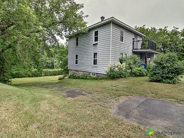 $399,000 - Triplex for sale in Ayer's Cliff — photo 1