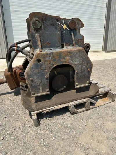 Welcome to Kent Farm Supplies Limited! 24in. EXCAVATOR PLATE COMPACTOR ATTACHMENT New/Used : Used .