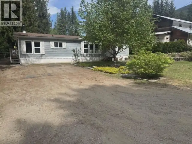 19 West Poirier Road Mara, British Columbia in Houses for Sale in Kamloops - Image 4