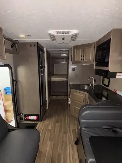 Unit # Y30824 Price: $29,850 Kilometers: 197,979 km Engine: 6.8L V10 (Gas) Included Warranty: 3 Mont...