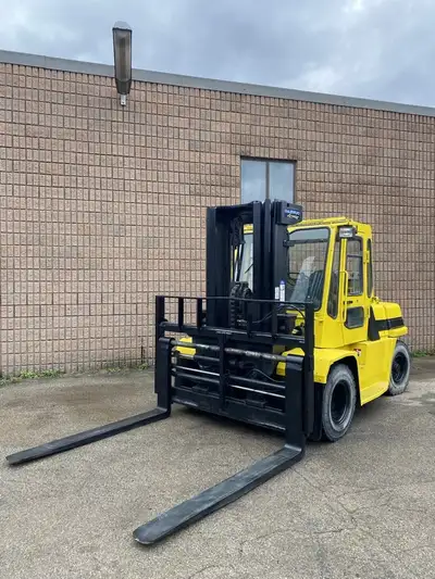 We have available this freshly repainted and fully refurbished 15500lb Daewoo forklift. It has a low...