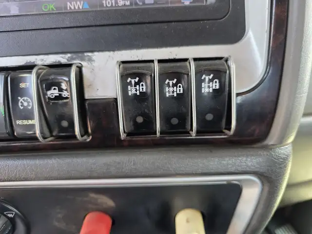 2014 KENWORTH T800 in Heavy Trucks in Saskatoon - Image 31