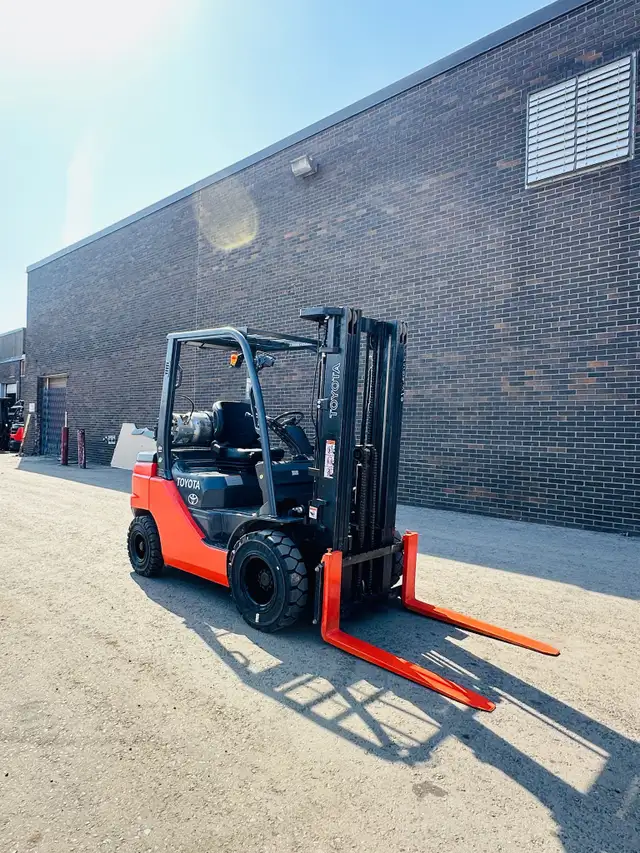  2022 Toyota 5000lbs cap Outdoor Forklift 3 stage w Side-Shift in Heavy Equipment in Mississauga / Peel Region - Image 3