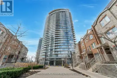 Gorgeous 2 Bed, 2 Bath Condo in Prime Downtown Location - Steps to Lake, Parks & More! Welcome to yo...