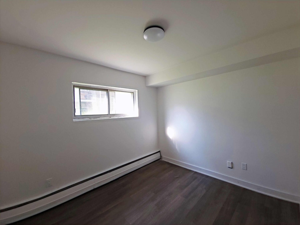APPARTEMENT 4 1/2 À MONTRÉAL - RÉNOVÉ, CHAUFFÉ 4