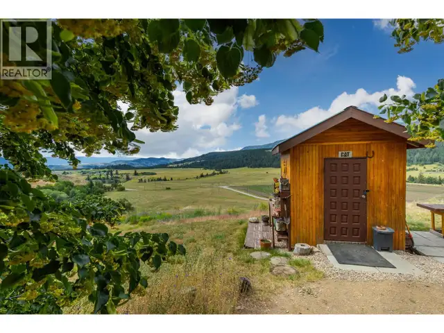 1225 Round Lake Road Armstrong, British Columbia in Houses for Sale in Vernon - Image 38
