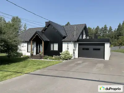 EN ATTENTE - Magnifique propriété clé en main sur un terrain de 26 000 pi²! Offrez-vous confort, esp...