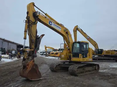 2015 Komatsu PC228USLC-10 HYDRAULIC EXCAVATOR, COUPLER, HYDRAULIC THUMB, AUX HYDRAULICS, 6984 HOURS...