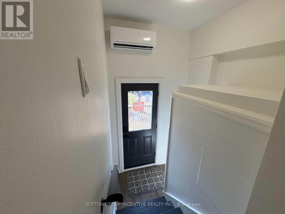 UPPER - 20 BAYVIEW DRIVE Barrie (Allandale), Ontario 4